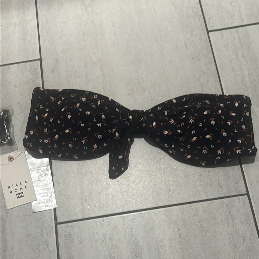 Billabong Black and Tan Floral swim top. Has removable pads.